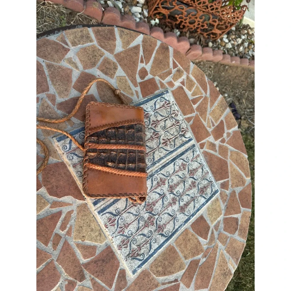 Vtg Handcrafted Western Leather Crossbody with Alligator/Caiman Style inlay